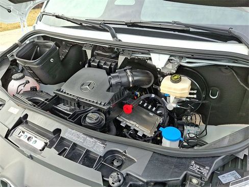 Used 2025 Mercedes-Benz Sprinter 2500 image 28