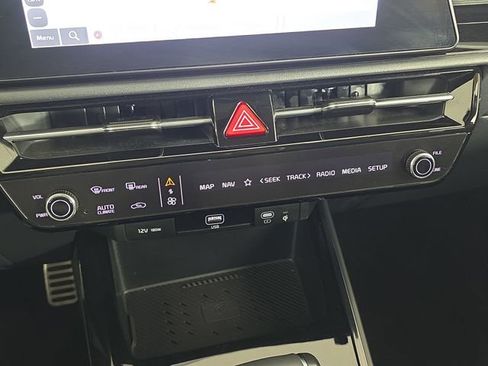 Certified 2025 Kia Niro EX Touring image 26