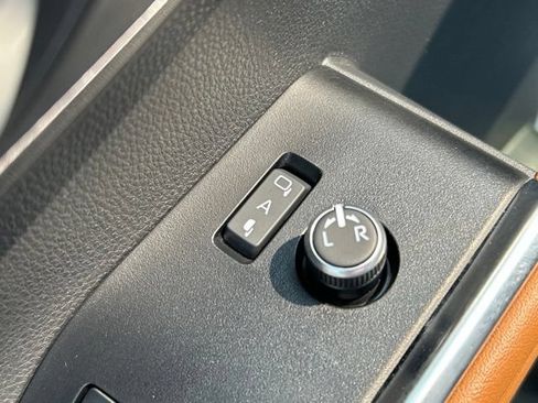 Certified 2025 Toyota Highlander Platinum AWD/4WD image 30