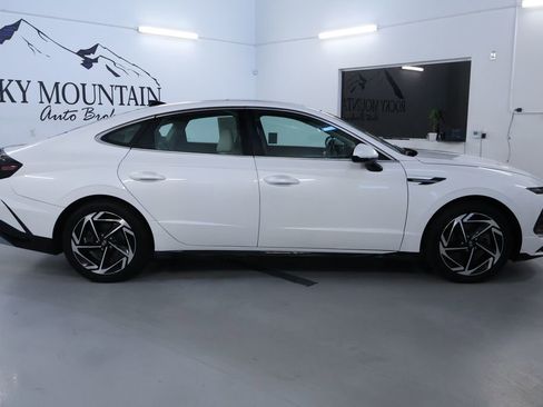 Used 2024 Hyundai Sonata SEL w/ Convenience Package FWD image 8
