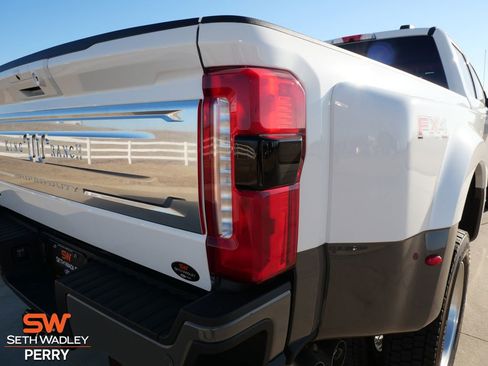 Used 2026 Ford F450 King Ranch w/ FX4 Off-Road Package image 12