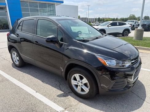 Used 2022 Chevrolet Trax LS w/ Tint and Cruise Package AWD/4WD image 2