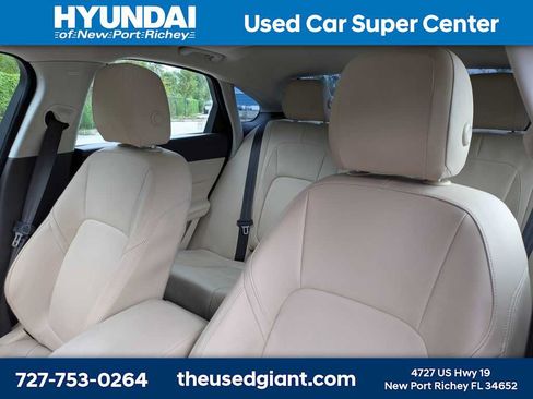 Used 2017 Jaguar XF RWD image 7