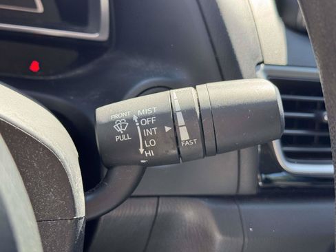 Used 2015 MAZDA MAZDA3 i SV FWD image 17