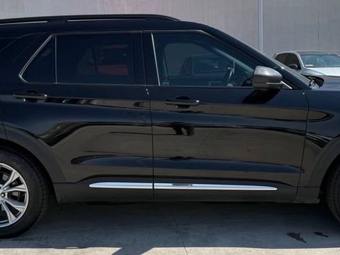 Used 2021 Ford Explorer XLT w/ Equipment Group 202A RWD image 5