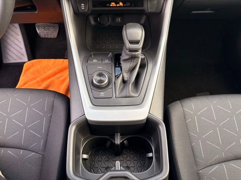 Used 2025 Toyota RAV4 XLE image 20