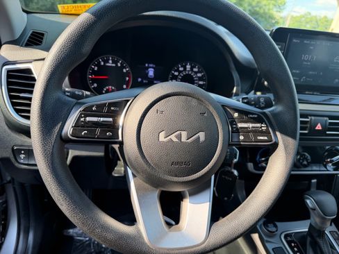 Used 2023 Kia Seltos LX AWD/4WD image 28