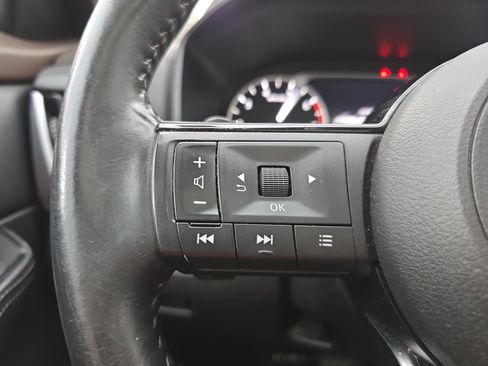 Used 2021 Nissan Rogue SV w/ Premium Package FWD image 17