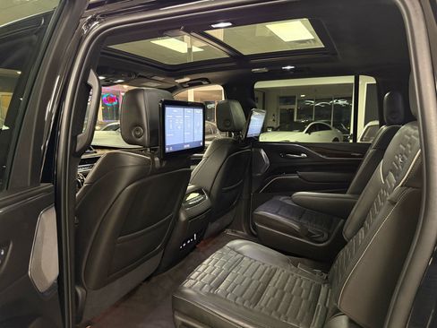 Used 2021 Cadillac Escalade ESV Sport Platinum image 11