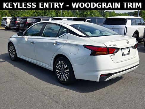 Used 2024 Nissan Altima 2.5 SV FWD image 5