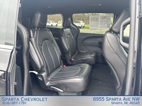 Used 2025 Chrysler Pacifica Select FWD image 27