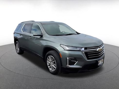 Used 2023 Chevrolet Traverse LT image 3