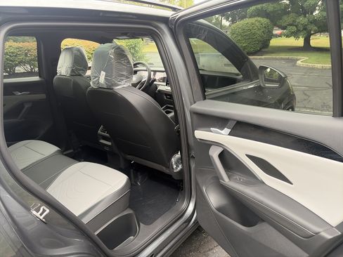 New 2026 Volkswagen Tiguan SE R-Line AWD/4WD image 18