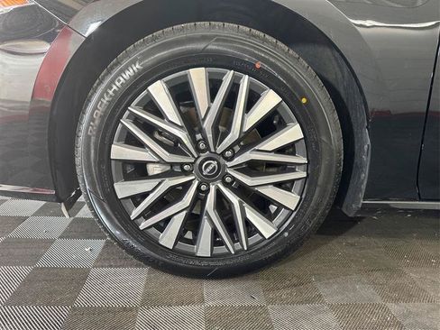 Used 2024 Nissan Altima 2.5 SV FWD image 29