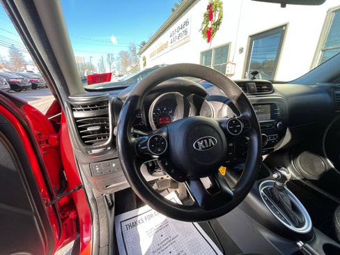 Used 2017 Kia Soul + image 12