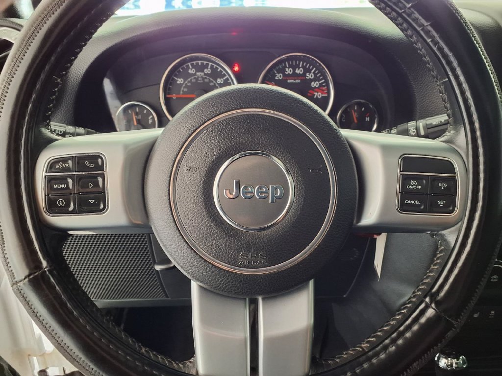 Used 2016 Jeep Wrangler Unlimited Rubicon AWD/4WD image 5