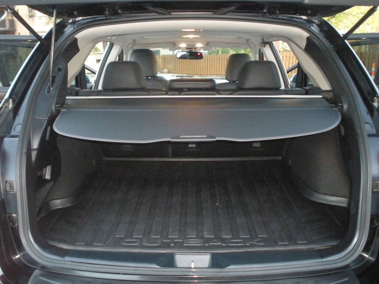 Used 2016 Subaru Outback 2.5i Limited AWD/4WD image 24