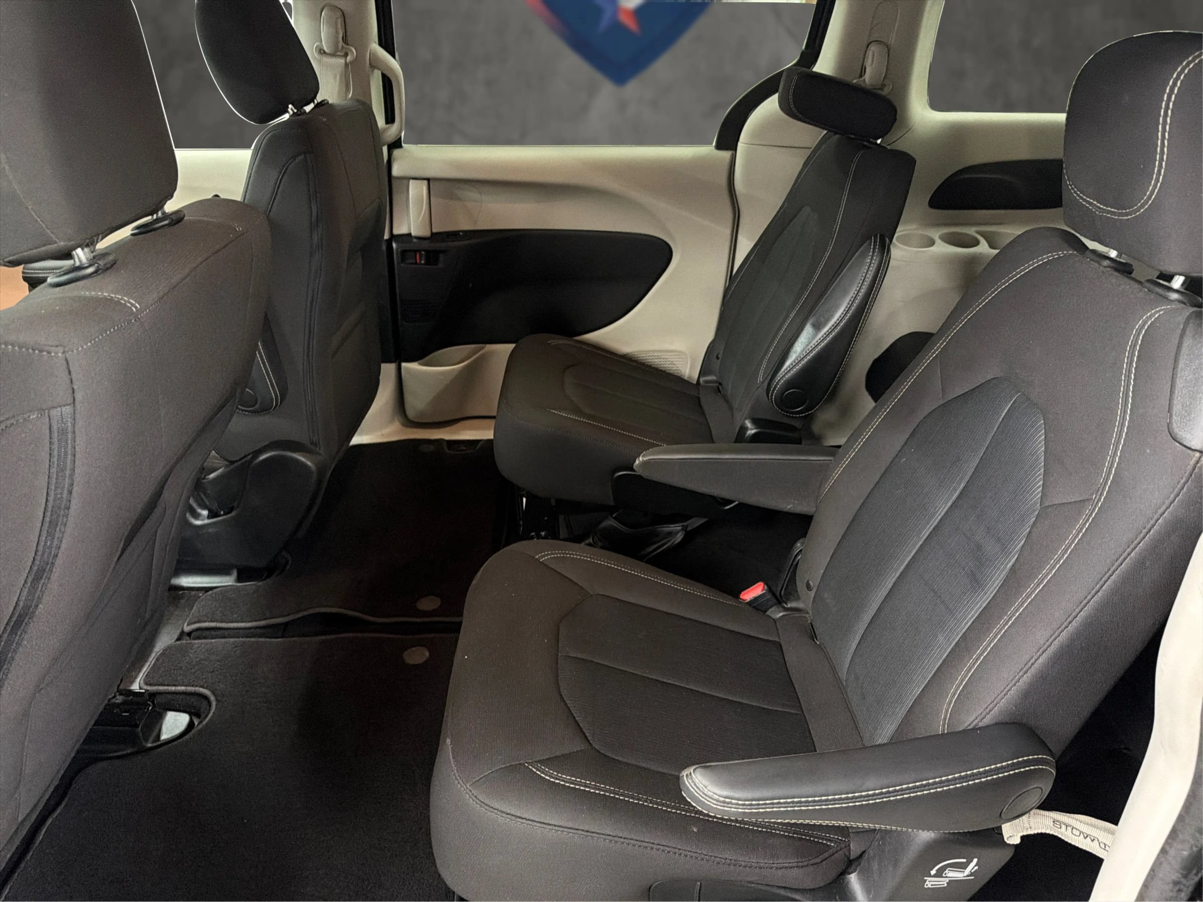 Used 2023 Chrysler Voyager LX FWD image 13