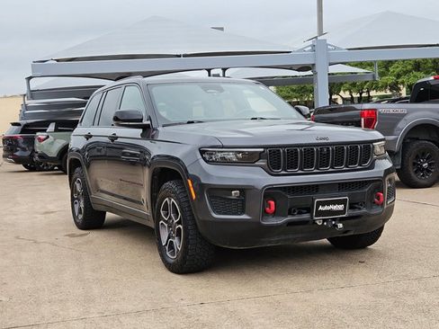 Used 2022 Jeep Grand Cherokee Trailhawk image 3