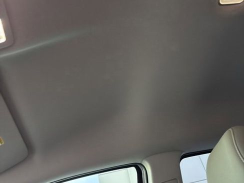 Used 2018 Toyota Tacoma SR image 6