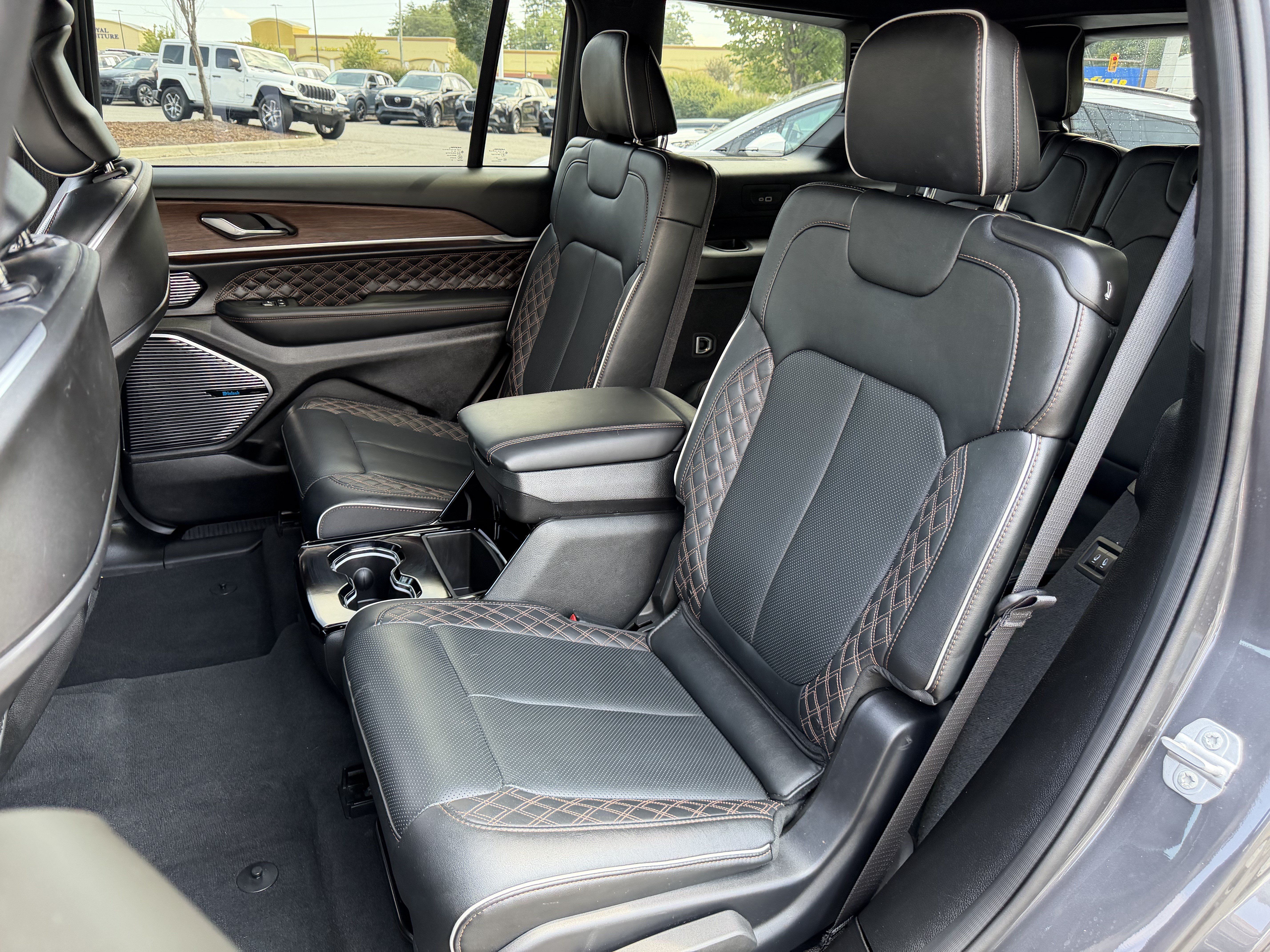 Used 2025 Jeep Grand Cherokee L Summit w/ Obsidian Package AWD/4WD image 34
