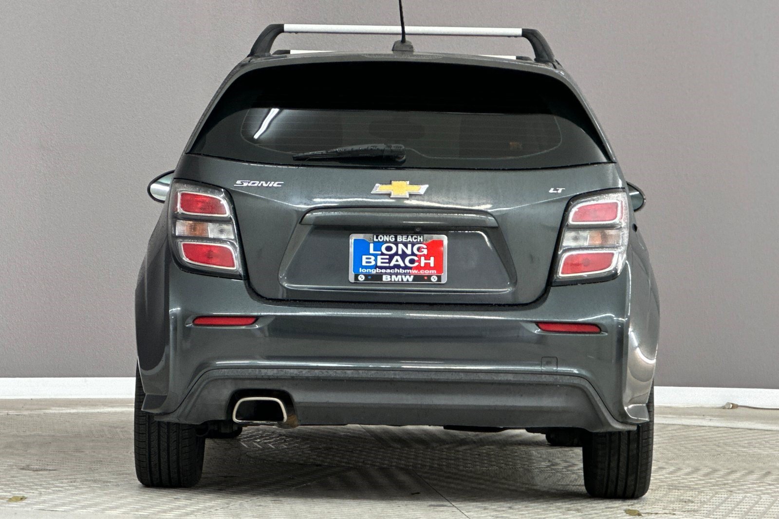 Used 2017 Chevrolet Sonic LT w/ Convenience Package FWD image 10