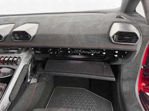 Used 2018 Lamborghini Huracan Performante image 27