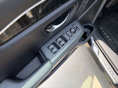 Used 2025 Honda Pilot Elite image 15