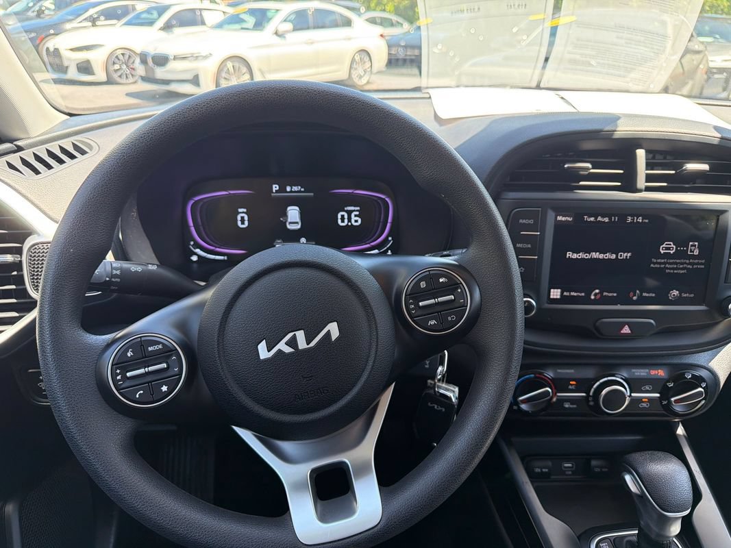 Used 2025 Kia Soul LX w/ LX Technology Package FWD image 15