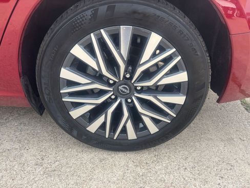 Used 2025 Nissan Altima 2.5 SV FWD image 30