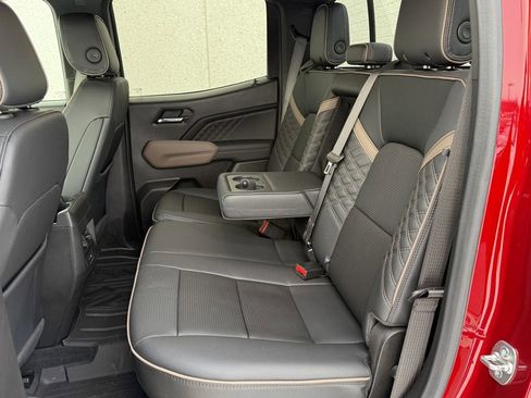 Used 2024 GMC Canyon Denali image 28