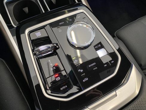 Used 2025 BMW 760i xDrive w/ Executive Package image 28