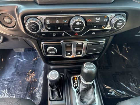 Used 2022 Jeep Wrangler Sport AWD/4WD image 14