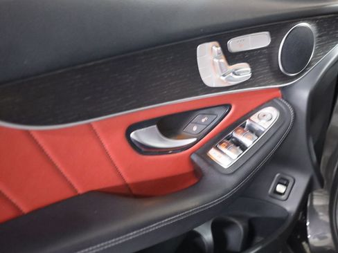 Used 2020 Mercedes-Benz GLC 300 4MATIC image 9