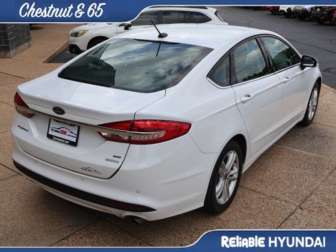 Used 2018 Ford Fusion SE w/ Fusion SE Technology Package FWD image 6