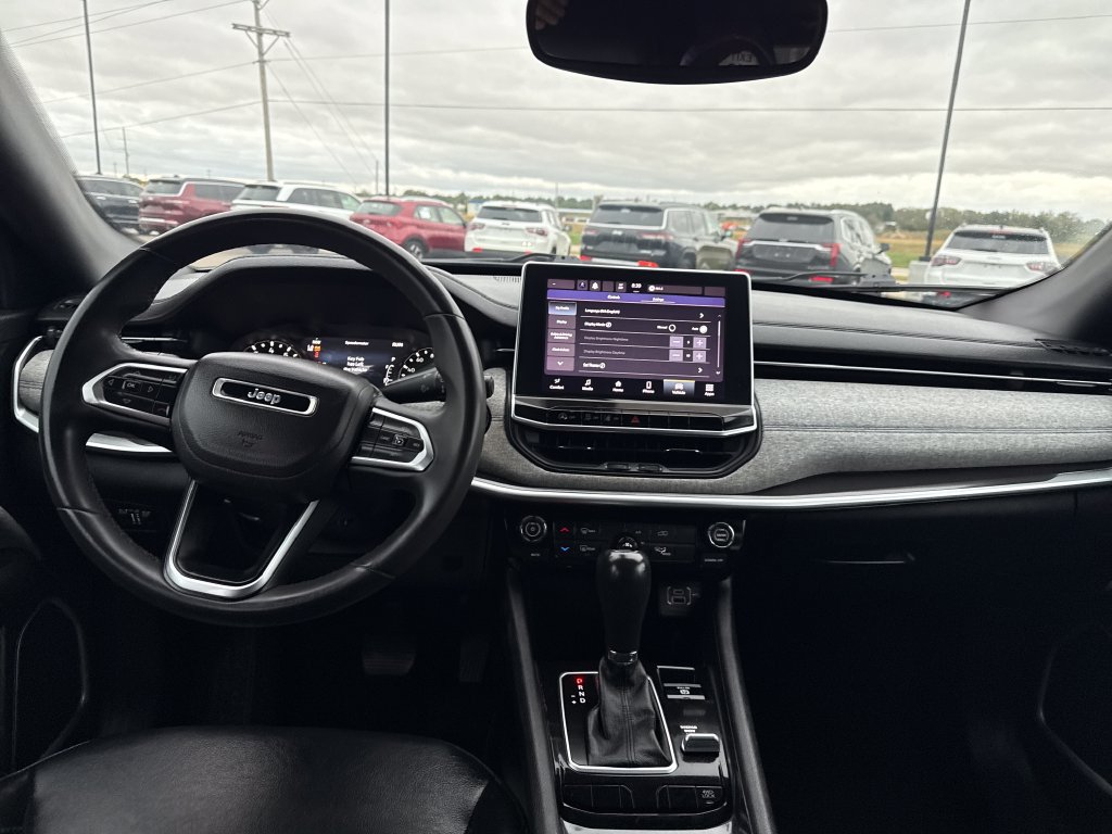 Used 2023 Jeep Compass Latitude AWD/4WD image 12