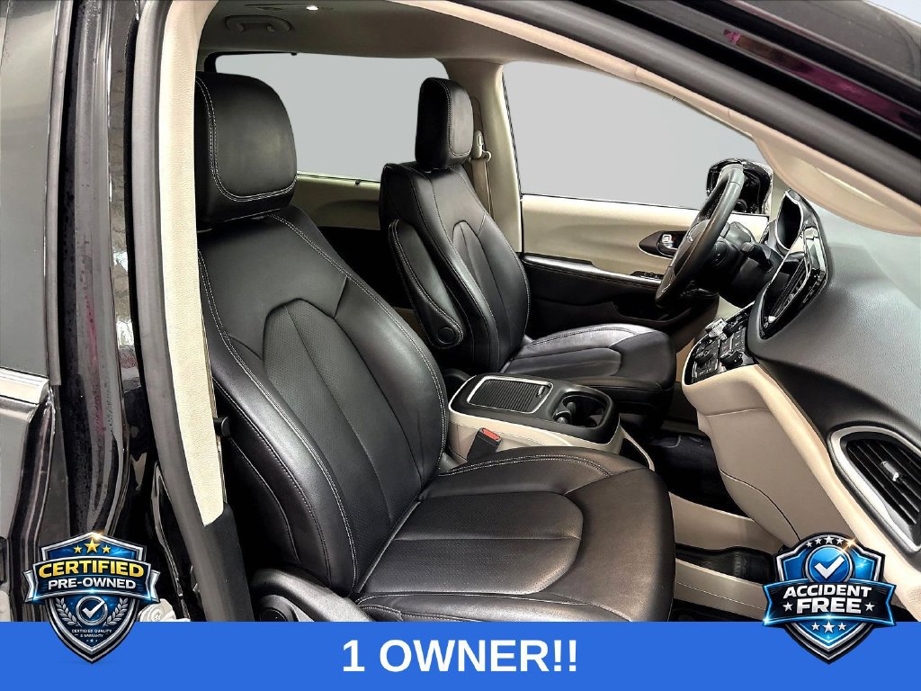 Used 2024 Chrysler Pacifica Touring-L FWD image 30