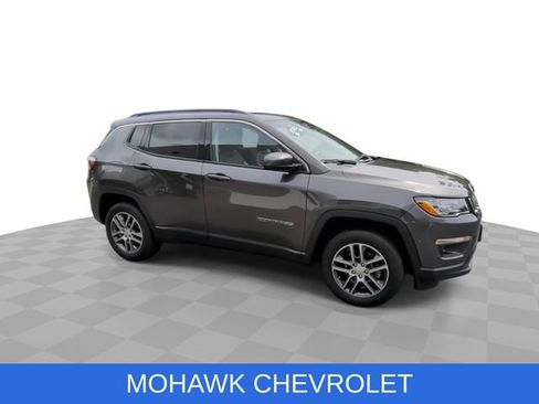 Used 2020 Jeep Compass Latitude AWD/4WD image 2
