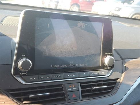 Used 2024 Nissan Altima 2.5 SV image 19