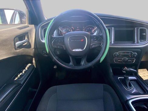 Used 2018 Dodge Charger SXT RWD image 5