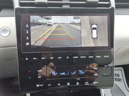 Used 2023 Hyundai Tucson Limited image 16