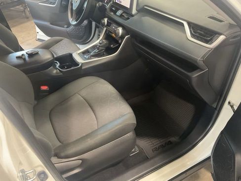 Used 2024 Toyota RAV4 XLE AWD/4WD image 19