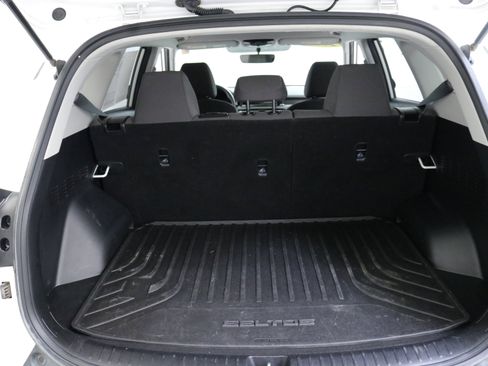 Used 2021 Kia Seltos LX image 24