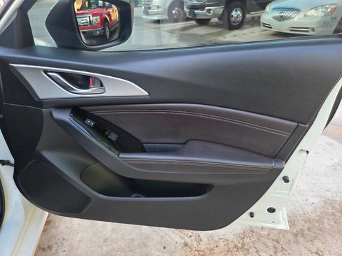 Used 2018 MAZDA MAZDA3 Touring image 17