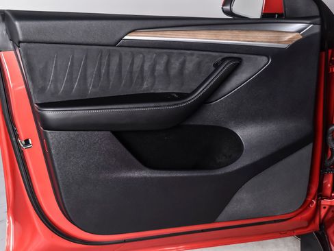 Used 2023 Tesla Model Y AWD image 13