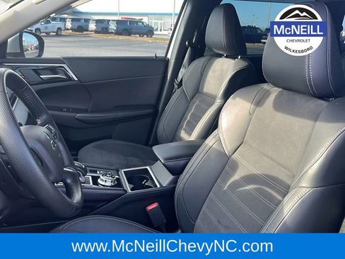 Used 2022 Mitsubishi Outlander SE image 15