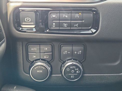 Used 2025 GMC Yukon Denali AWD/4WD image 18