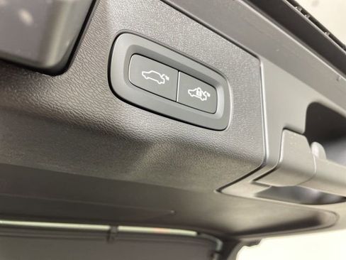 Certified 2024 Volvo XC60 T8 Plus w/ Protection Package Premier image 39