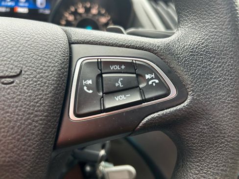 Used 2017 Ford Escape SE image 19