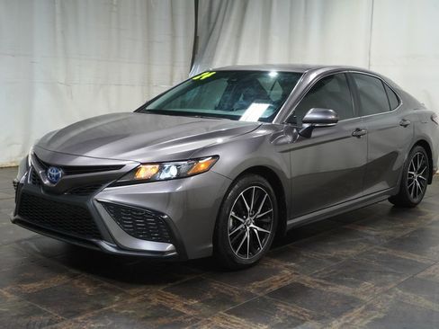 Used 2024 Toyota Camry SE FWD image 2
